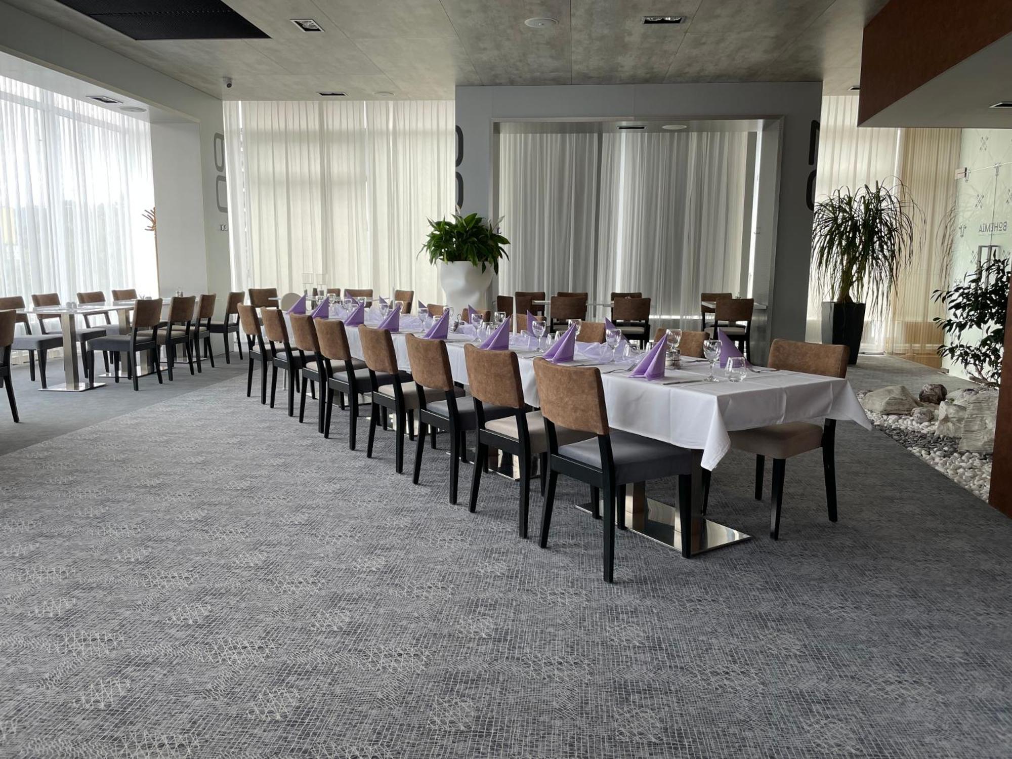 Steelhouse Hotel Trinec Exteriör bild