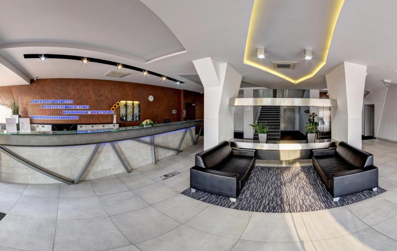 Steelhouse Hotel Trinec Exteriör bild